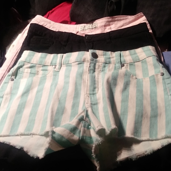 1 Lot of 3 pairs of size L 28 Shorts from Forever 21. - Picture 1 of 7